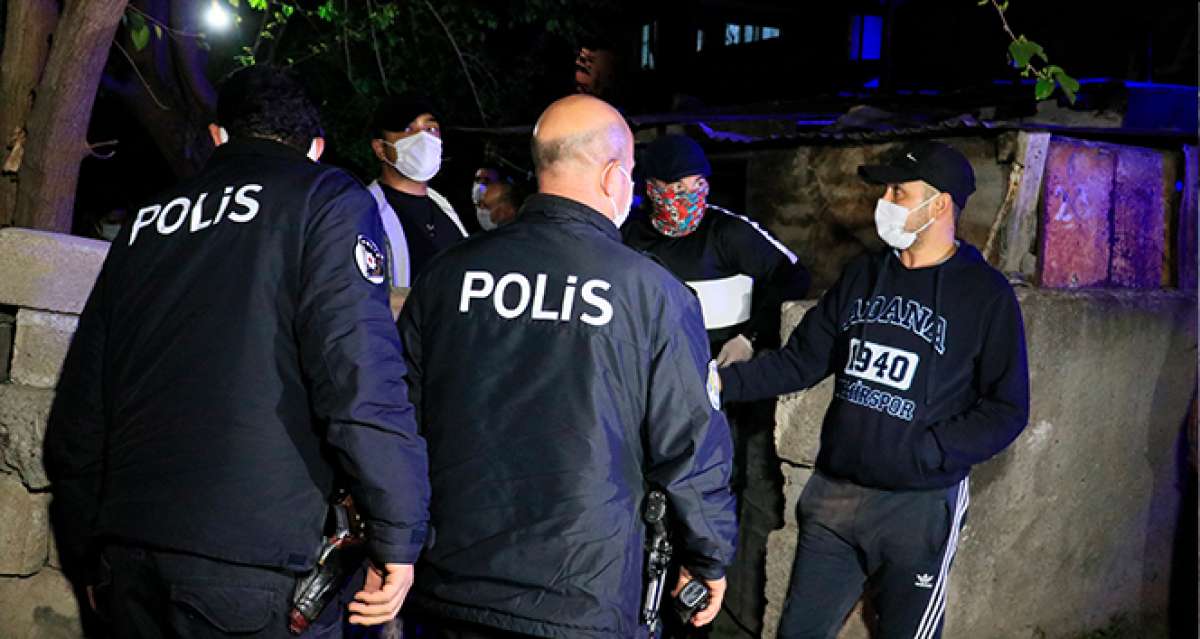 Babasını ve ağabeyini öldürdü, polise teslim oldu