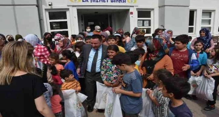 Bağlar Belediye Başkanı Beyoğlu’ndan çocuklara yardım