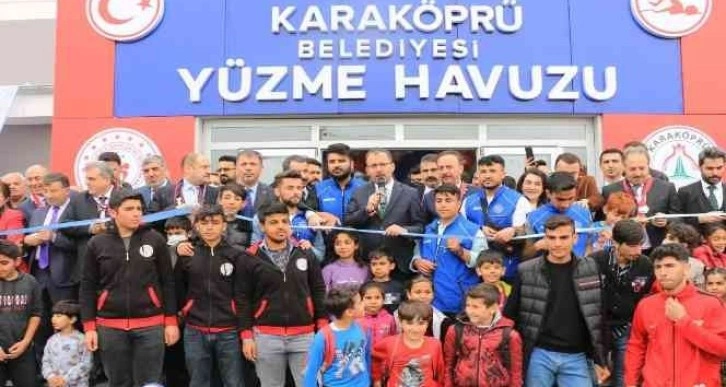 Bakan Kasapoğlu, Şanlıurfa’da yüzme havuzunun açılışını yaptı