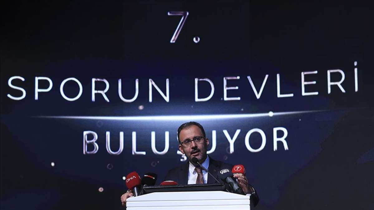 Bakan Kasapoğlu, Ülke TV'nin '7. Sporun Devleri Buluşuyor' ödül törenine katıldı