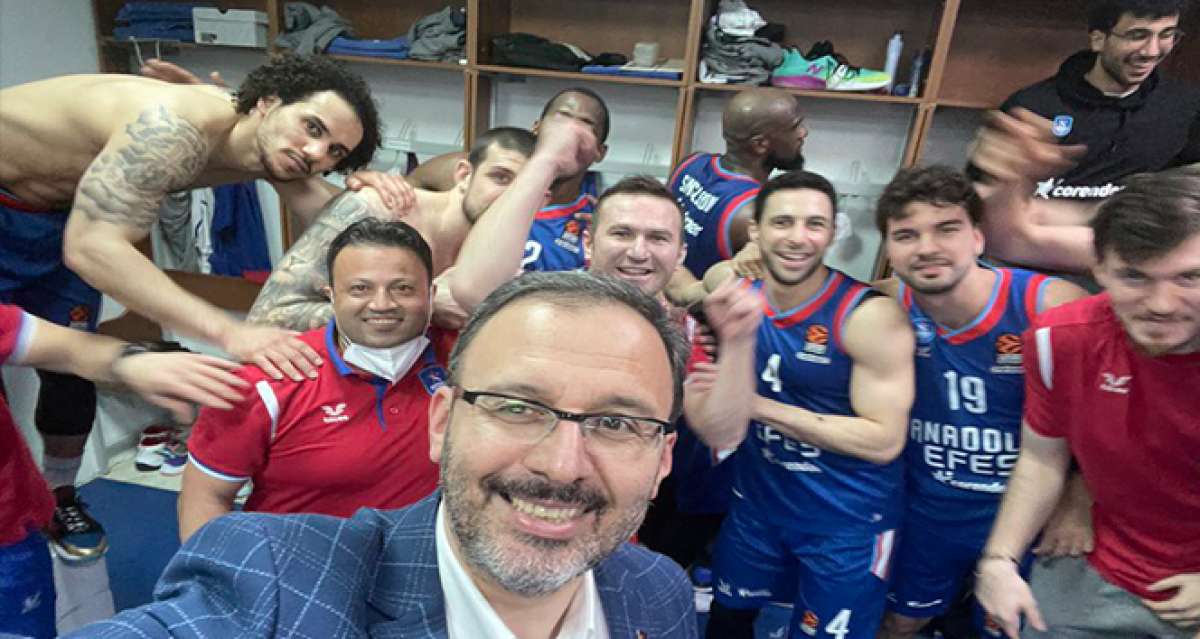 Bakan Kasapoğlu'undan Anadolu Efes'e fotoğraflı tebrik