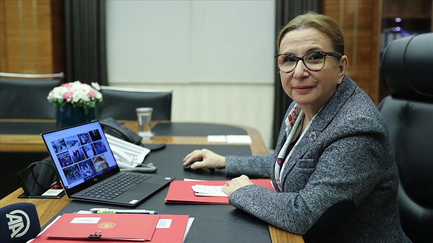 Bakan Pekcan'ın tercihi 'İşitme engelli hastayla iletişim'