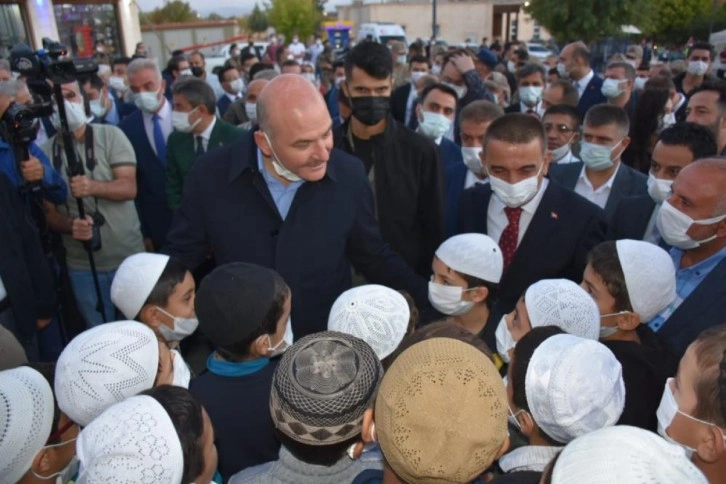 Bakan Soylu, Siirt'te vatandaşlarla birlikte 'Işık hadisesini' izledi