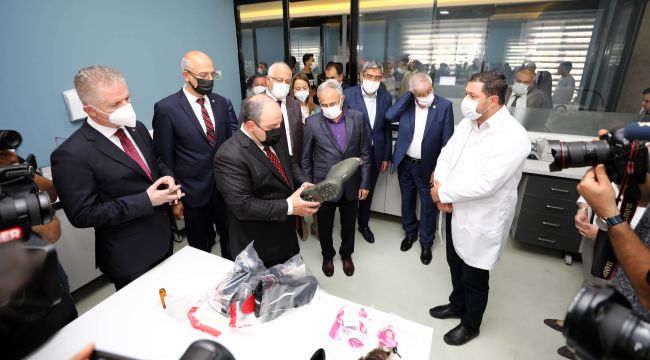 Bakan Varank, Akredite Ayakkabı Test Laboratuvarı’nın açılışını yaptı