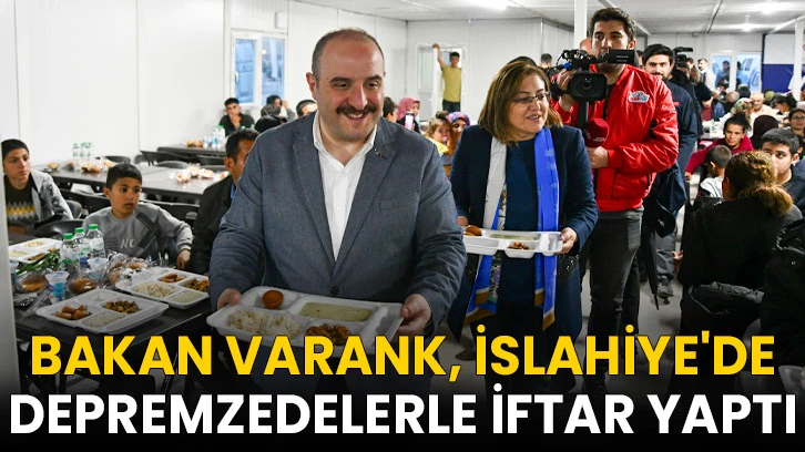 Bakan Varank, İslahiye'de depremzedelerle iftar yaptı