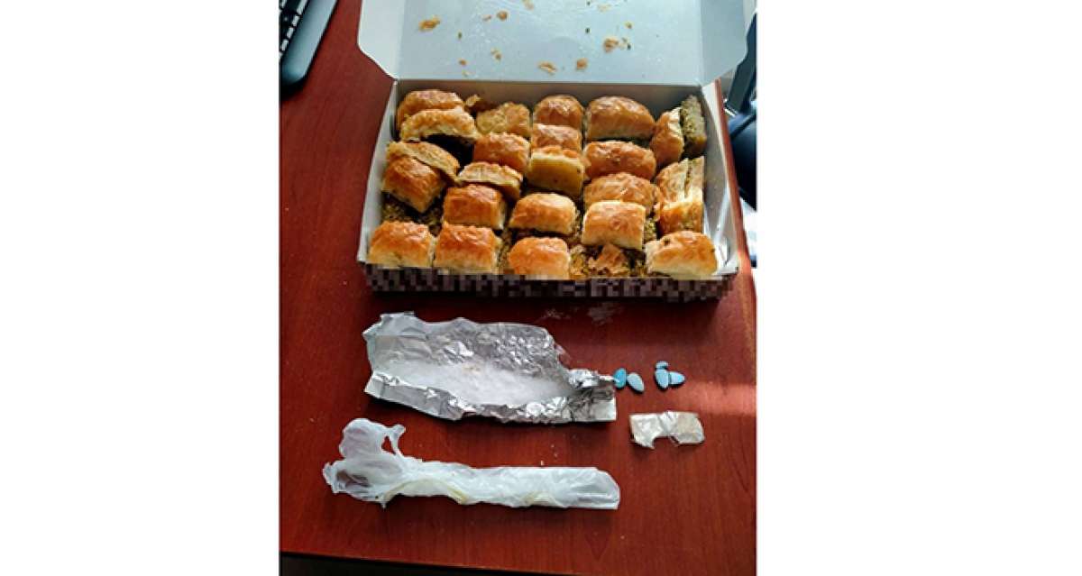 Baklava kutusuyla uyuşturucu sevkiyatı polise takıldı