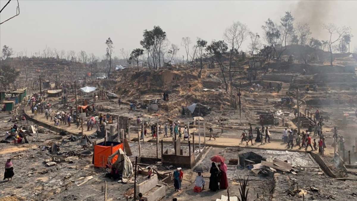 Bangladeş'te Arakanlı Müslümanların kaldığı kampta yangın çıktı