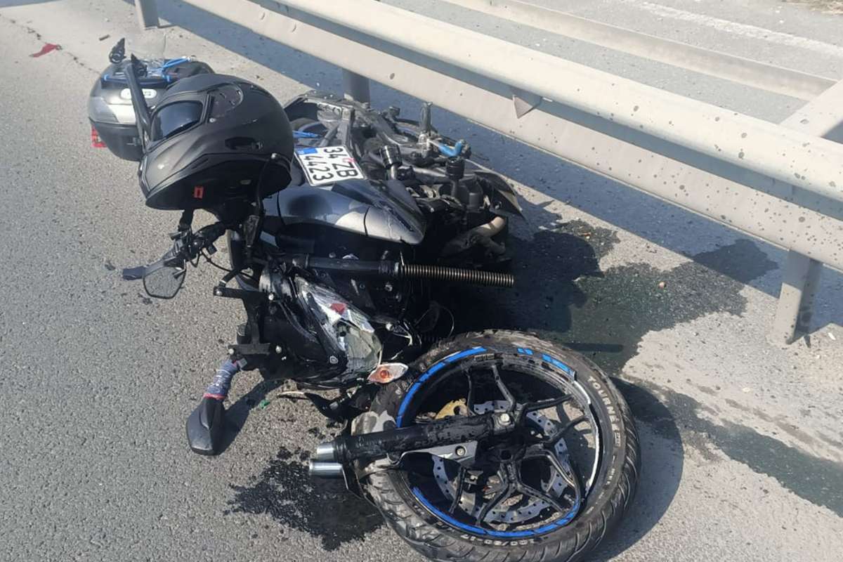 Basın Ekspres Yolu'nda motosiklet ile araç çarpıştı: 2 yaralı