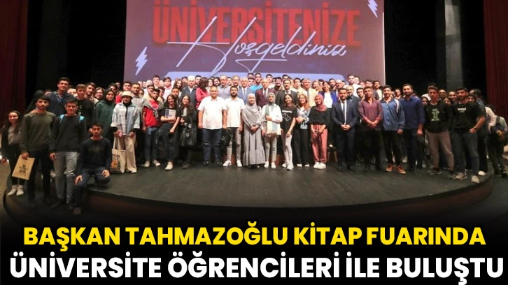 Başkan Tahmazoğlu kitap fuarında üniversite öğrencileri ile buluştu