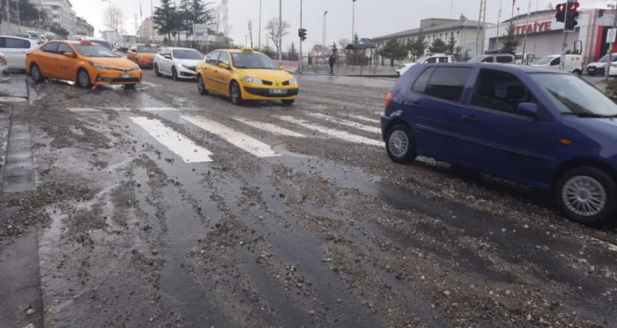 Başkentte sağanak yağış ve dolu etkili oldu