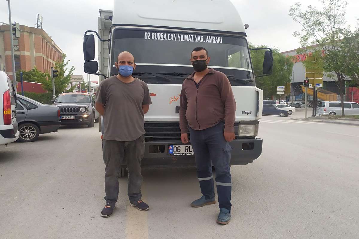 Başkentte selde kalan arkadaşını kurtaran sürücü: 'Aynı tabaktan yemek yiyoruz mecburdum'