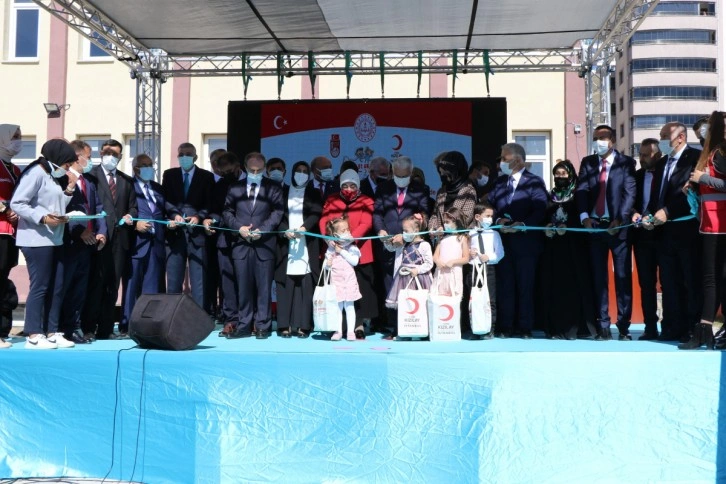 Bayburt Group tarafından yaptırılan camii ve anaokulunun açılışı Yıldırım’ın katılımıyla yapıldı