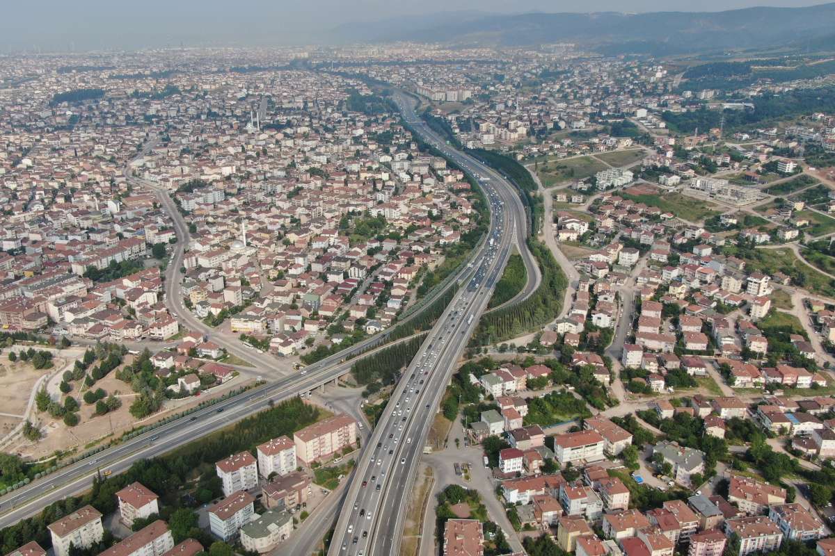 Bayramın ikinci günü yola çıkanlar TEM'i kilitledi