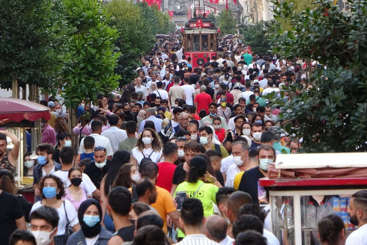 Bayramın son gününde Taksim'de yoğunluk oluştu