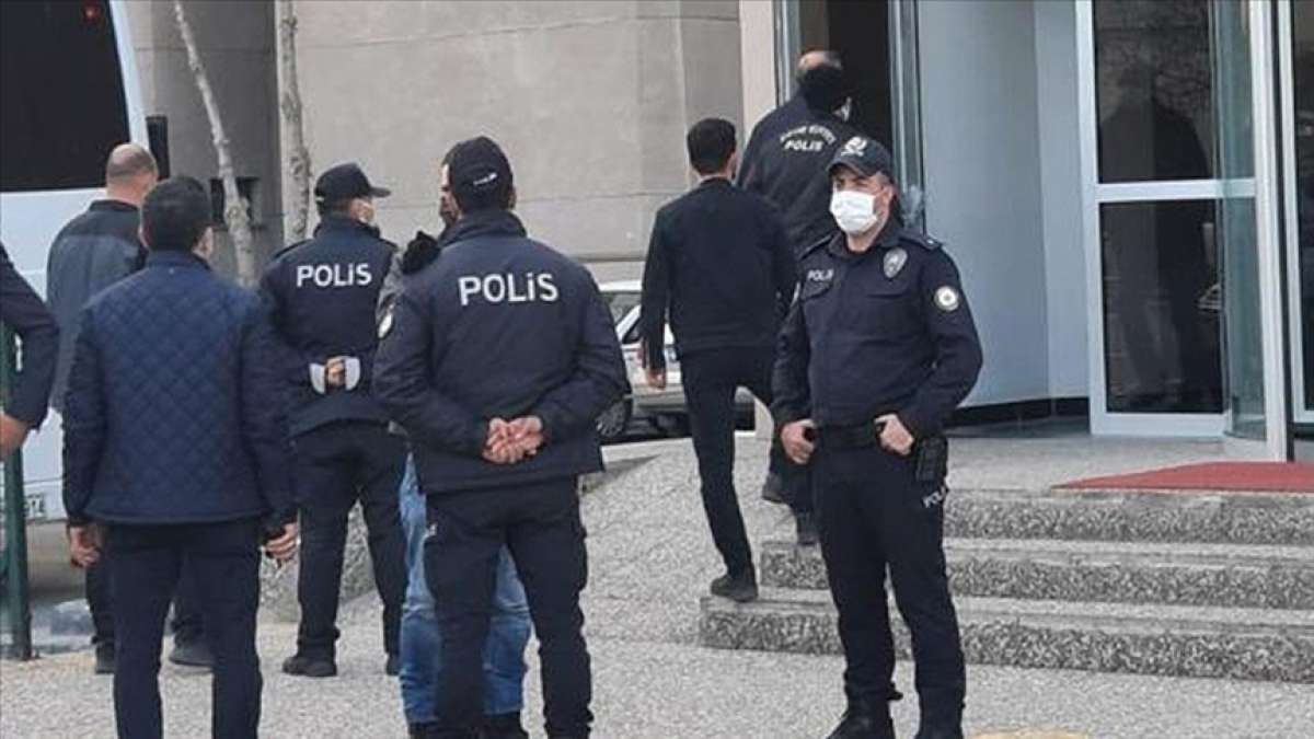 Bazı emekli amirallerin bildirisine ilişkin soruşturmada şüpheliler için ek gözaltı süresi alındı