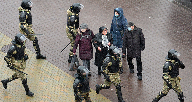 Belarus'taki protestolarda yaklaşık 250 kişi gözaltına alındı