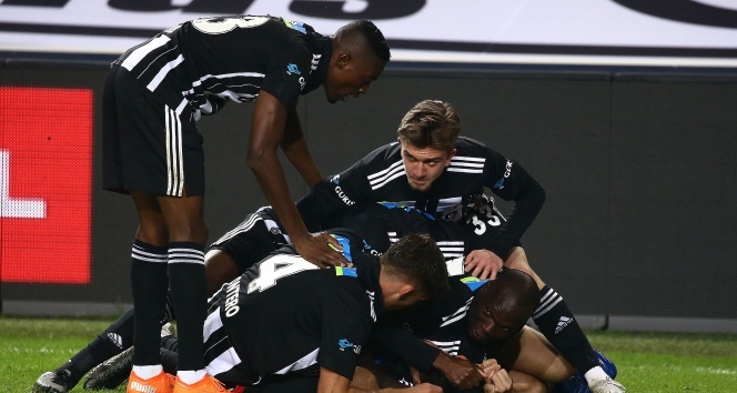 Beşiktaş 15 yıl sonra Kadıköy'de aynı skorla galip