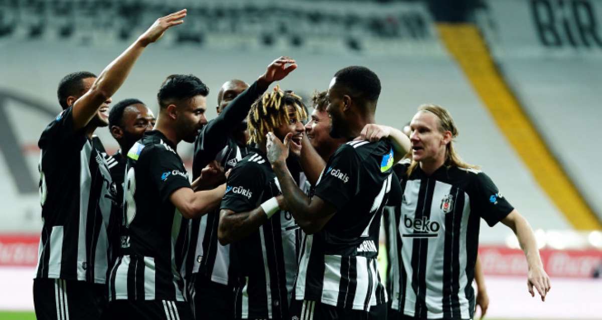 Beşiktaş'ta şampiyonluk şarkıları söylenmeye başlandı