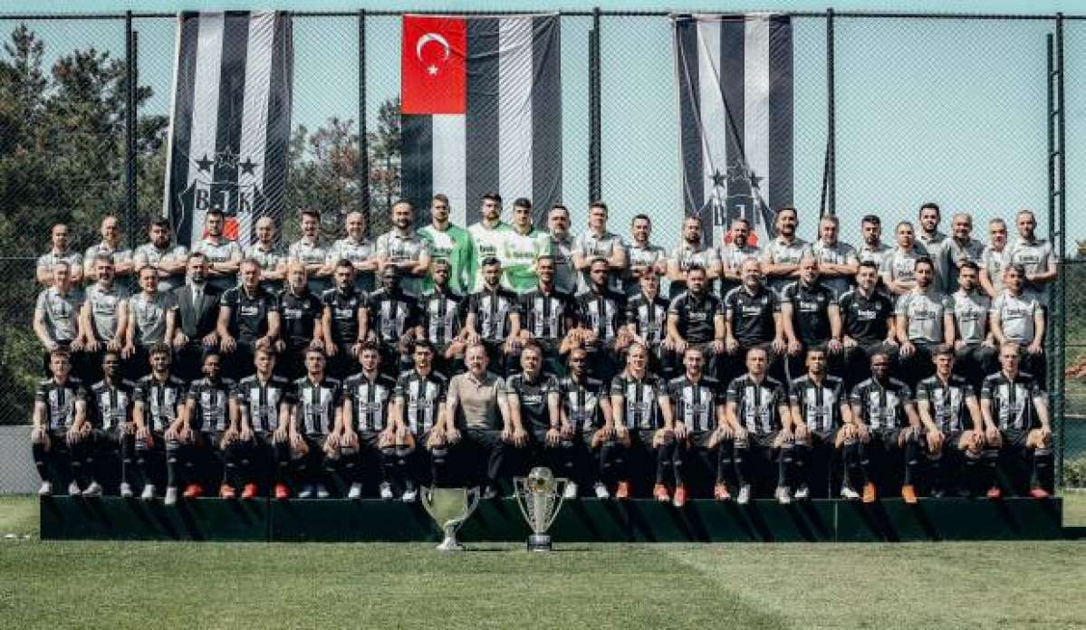 Beşiktaş'tan iki kupalı paylaşım