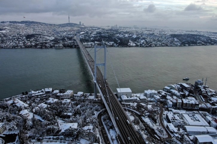 Beyaza bürünen İstanbul Boğazı havadan görüntülendi