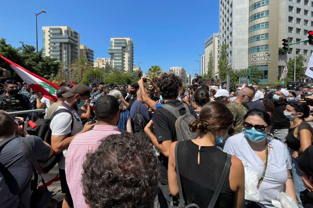 Beyrut'ta, Liman patlaması kurbanlarının aileleri protesto düzenledi