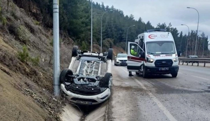 Bilecik'te feci kaza: Kontrolden çıkan araç takla attı baba ve 10 yaşındaki oğlu yaralandı