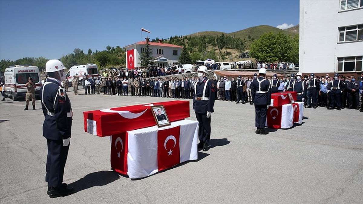 Bitlis'te şehitler uğurlandı