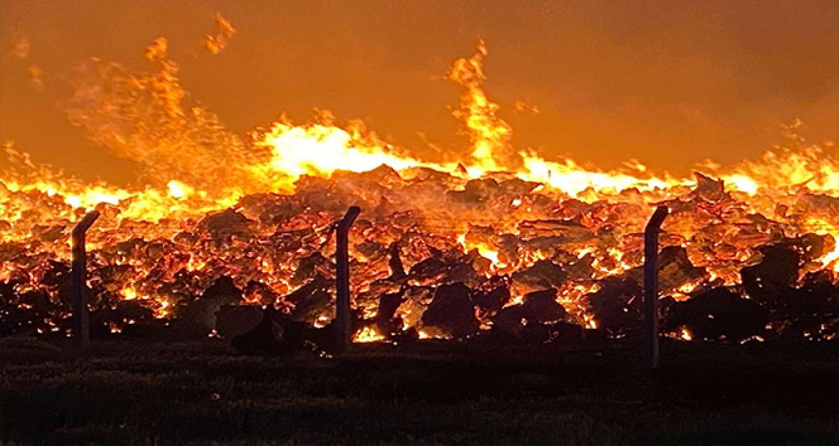 Biyokütle yakıtlı enerji santralindeki yangın 80 bin metrekarelik alanda sürüyor