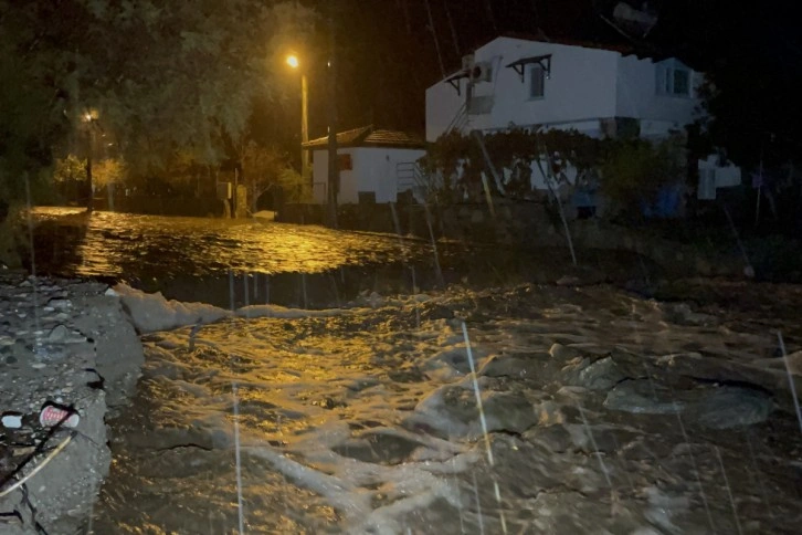 Bodrum sağanak yağışa teslim oldu