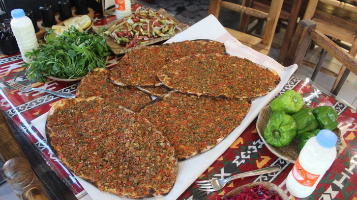 Bodrumdaki bir lahmacunun fiyatına Gaziantep’te 20 lahmacun yeniyor