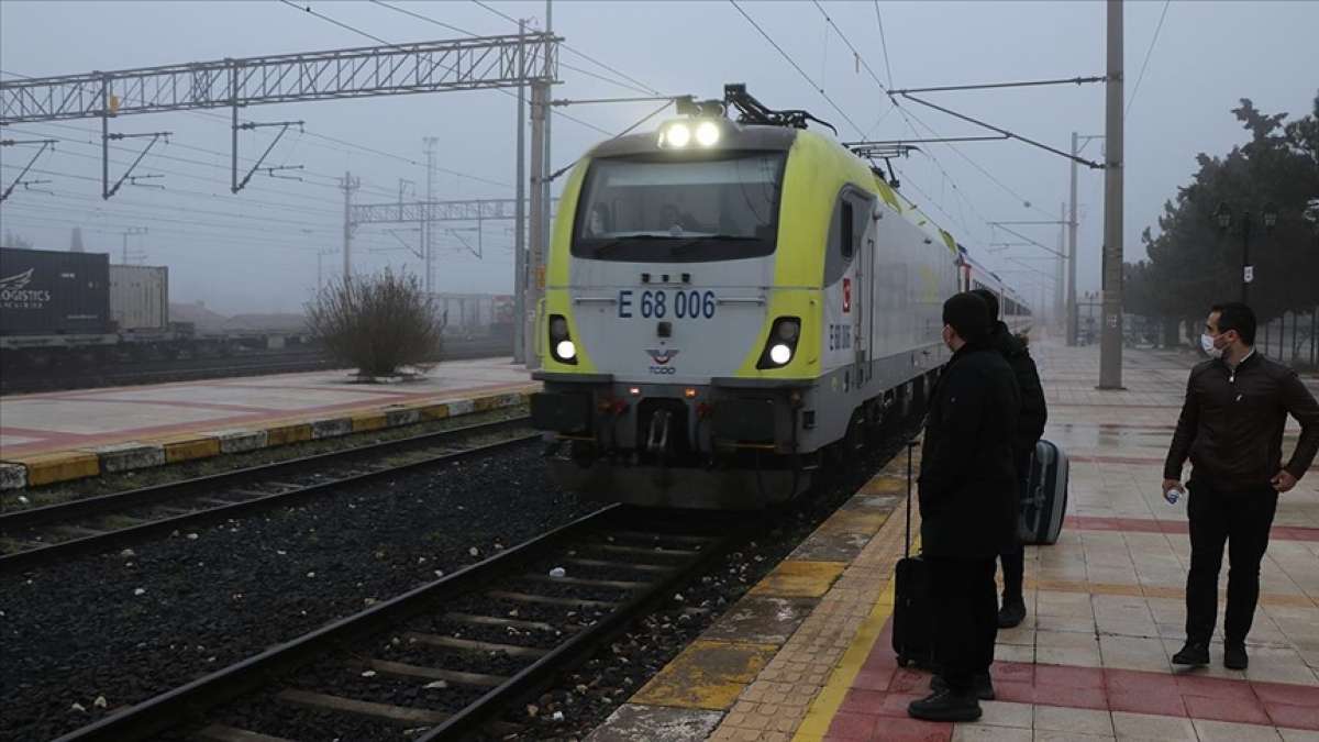 Bölgesel tren seferleri bir yıl sonra Kovid-19 tedbirleriyle yeniden başladı