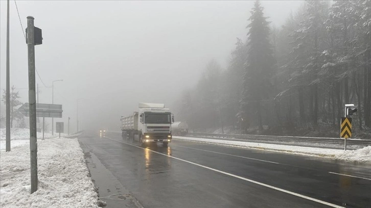 Bolu Dağı'nda kar ve sis