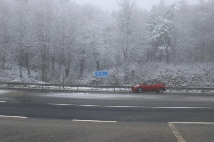 Bolu Dağı’nda kar yağışı ve sis etkili oluyor