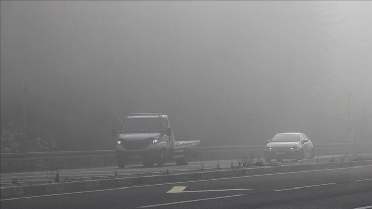 Bolu Dağı'nda sis nedeniyle görüş mesafesi azaldı