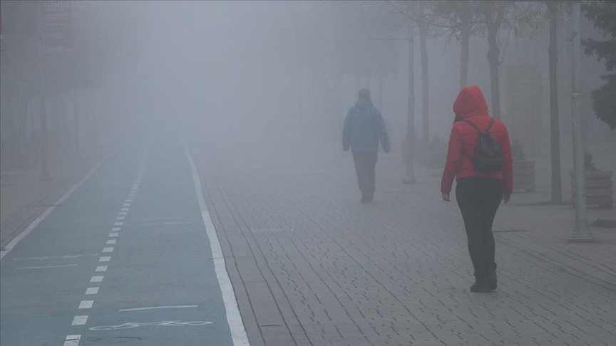 Bolu'da sis nedeniyle görüş mesafesi 30 metreye kadar düştü