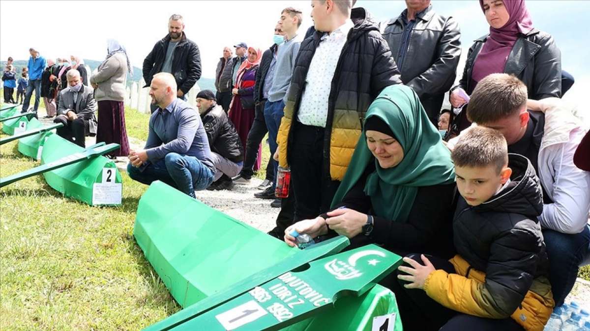 Bosna Hersek'teki savaşta 29 yıl önce öldürülen 5 kurban bugün toprağa verildi