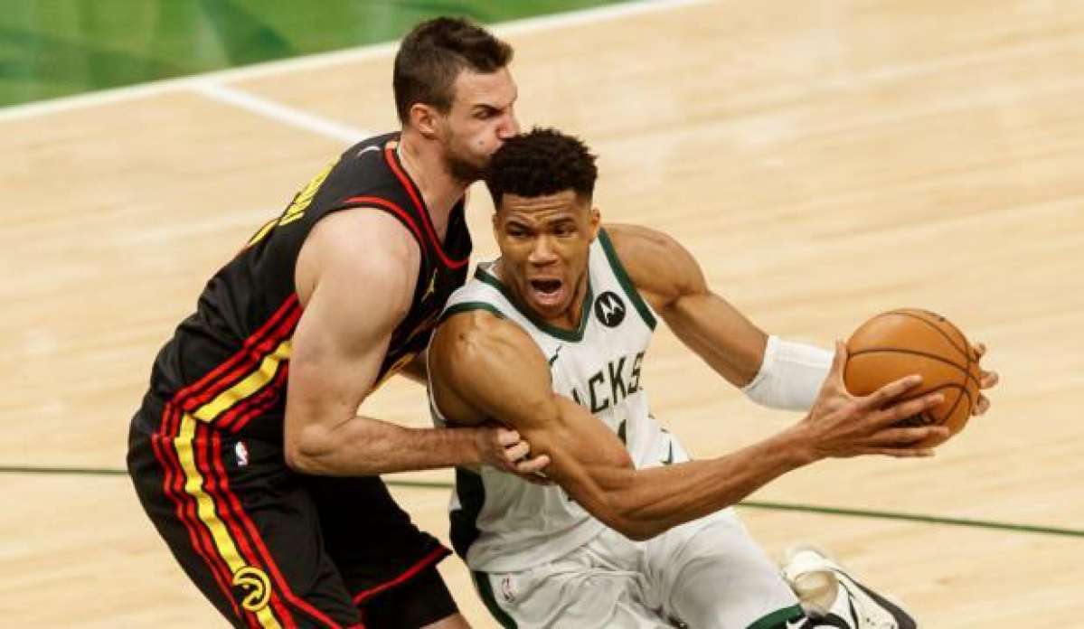 Bucks, Hawks karşısında seriyi eşitledi