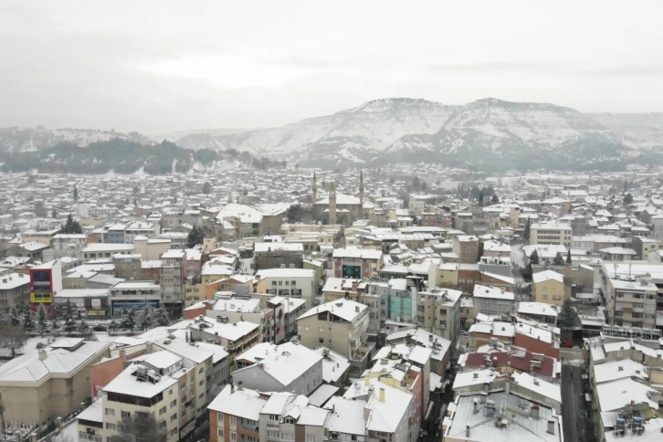 Burdur beyaz gelinliğini giydi