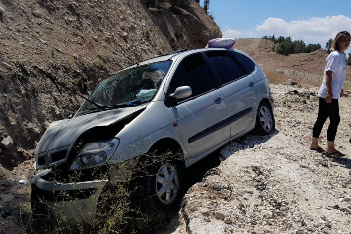 Burdur'da otomobil şarampole yuvarlandı: 1 ölü, 6 yaralı