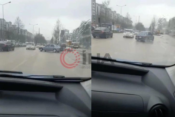 Bursa’da kayganlaşan yolu fırsat bildi, drift atarak ilerledi