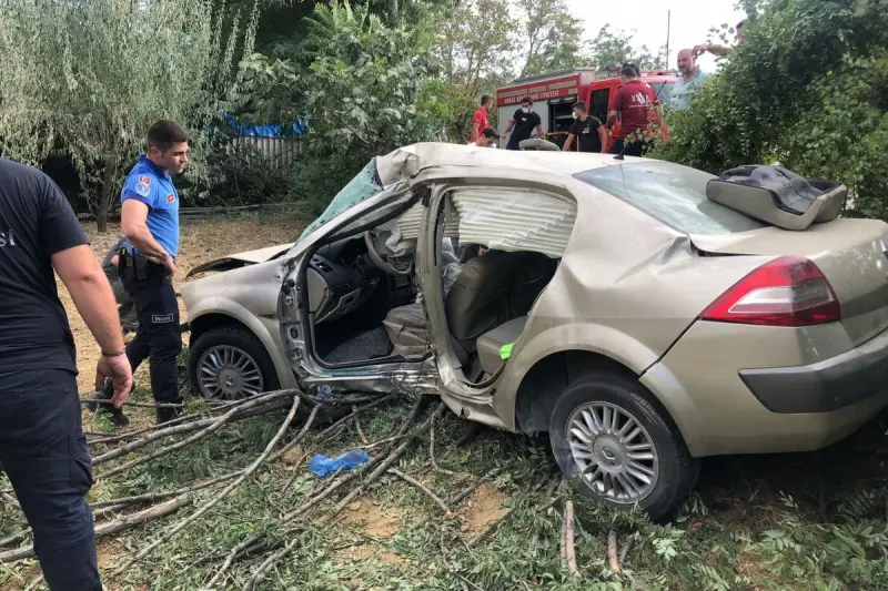 Bursa'da kontrolden çıkan otomobil tarlaya uçtu