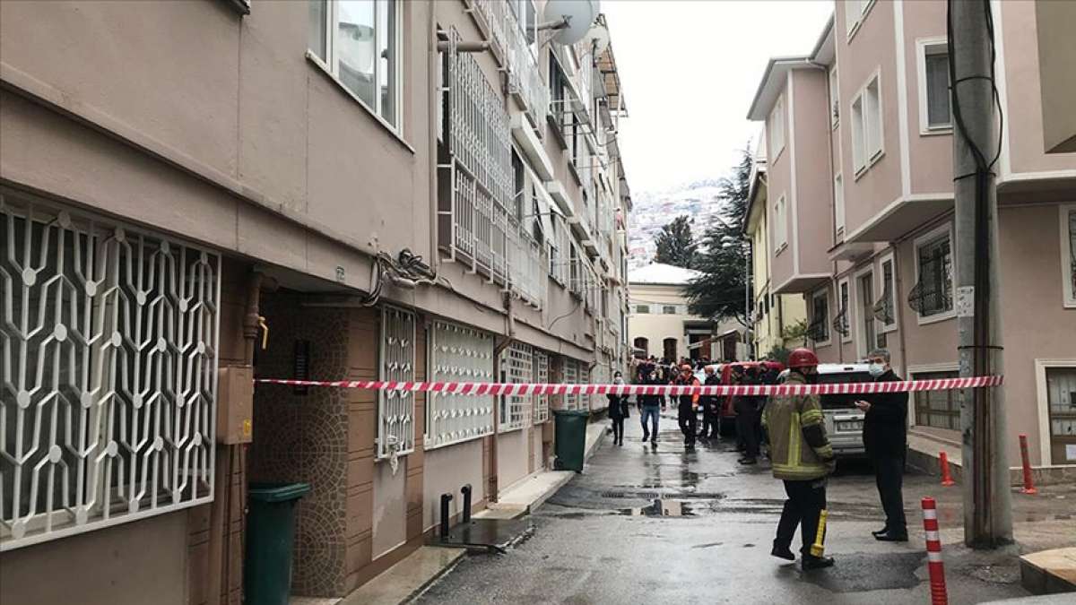 Bursa'da meydana gelen heyelan nedeniyle bazı evler boşaltılıyor