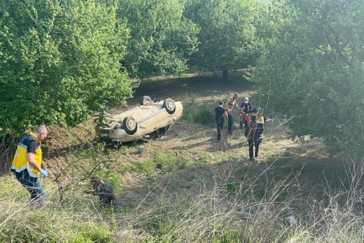 Bursa'da takla atan otomobilde can pazarı: 4 yaralı