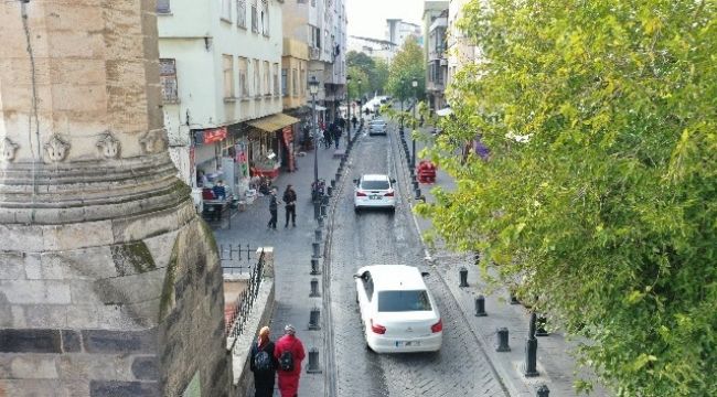 Büyükşehir'den Hamdi Kutlar Caddesi'nde onarım çalışması 