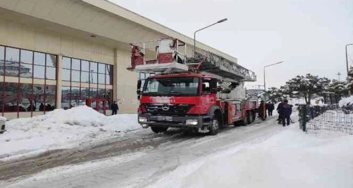 Büyükşehir, yüksek kar yükünün oluştuğu şehirlerarası otobüs terminali’nde önlem aldı