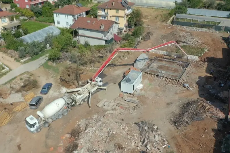 Çandır’da evi küle dönen 85 yaşındaki Ayşe teyzeye yeni ev inşa ediliyor