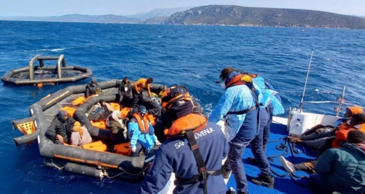 Çeşme açıklarında 37 düzensiz göçmen kurtarıldı