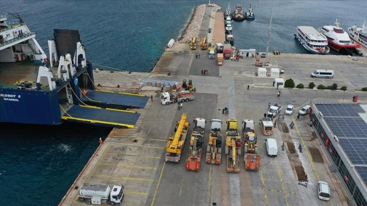 Çeşme Limanı'ndan deprem bölgesi için yardım gemisi kalkıyor