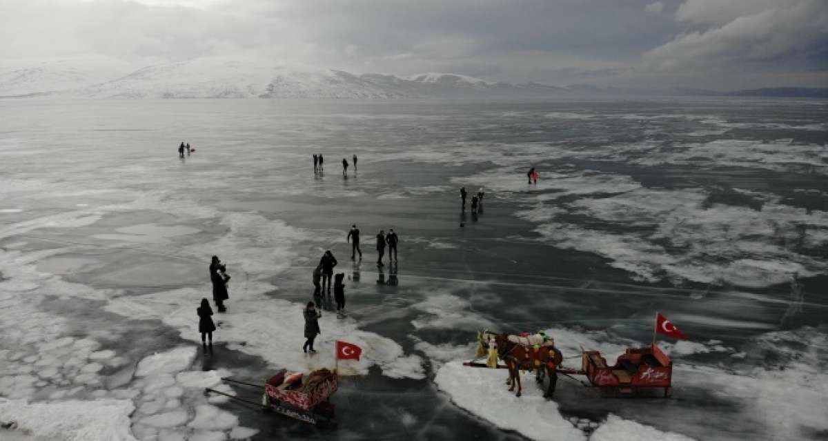 Çıldır Gölü'nde buzlarla vals