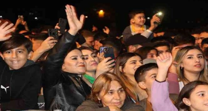 Cizre’de 100 bin kişi müzik festivalinde buluştu